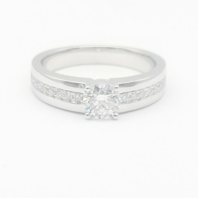 Four-claw Small Diamond Ring