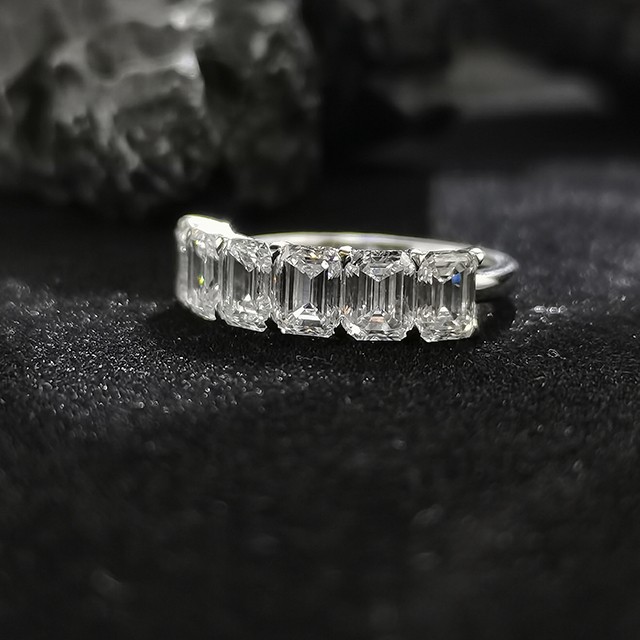 Emerald Half-ring with Diamond Ring