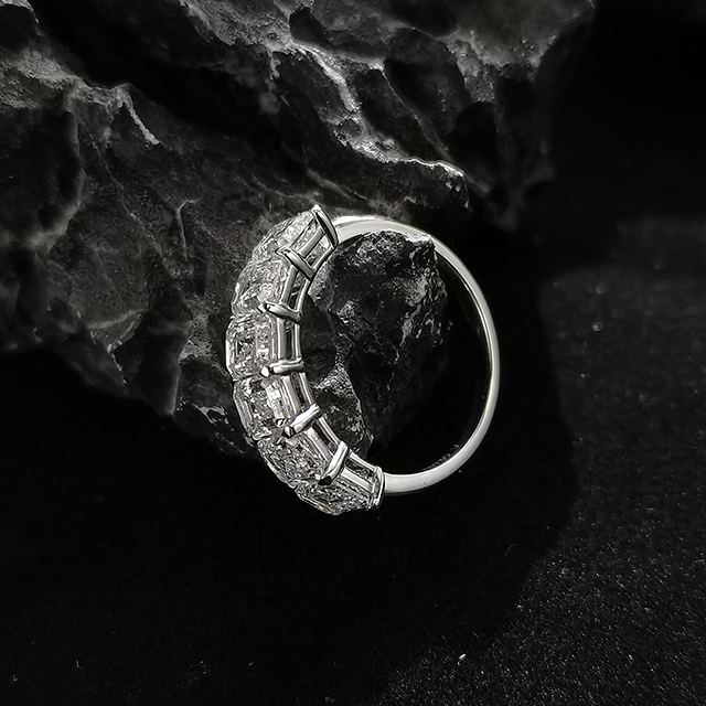 Emerald Half-ring with Diamond Ring